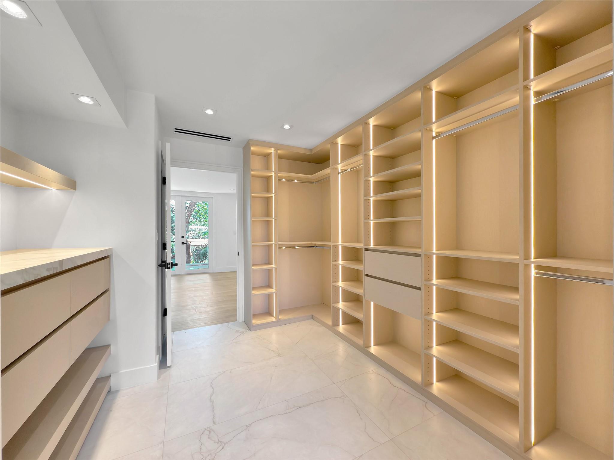 VICTORIA PARK - Residential Lease