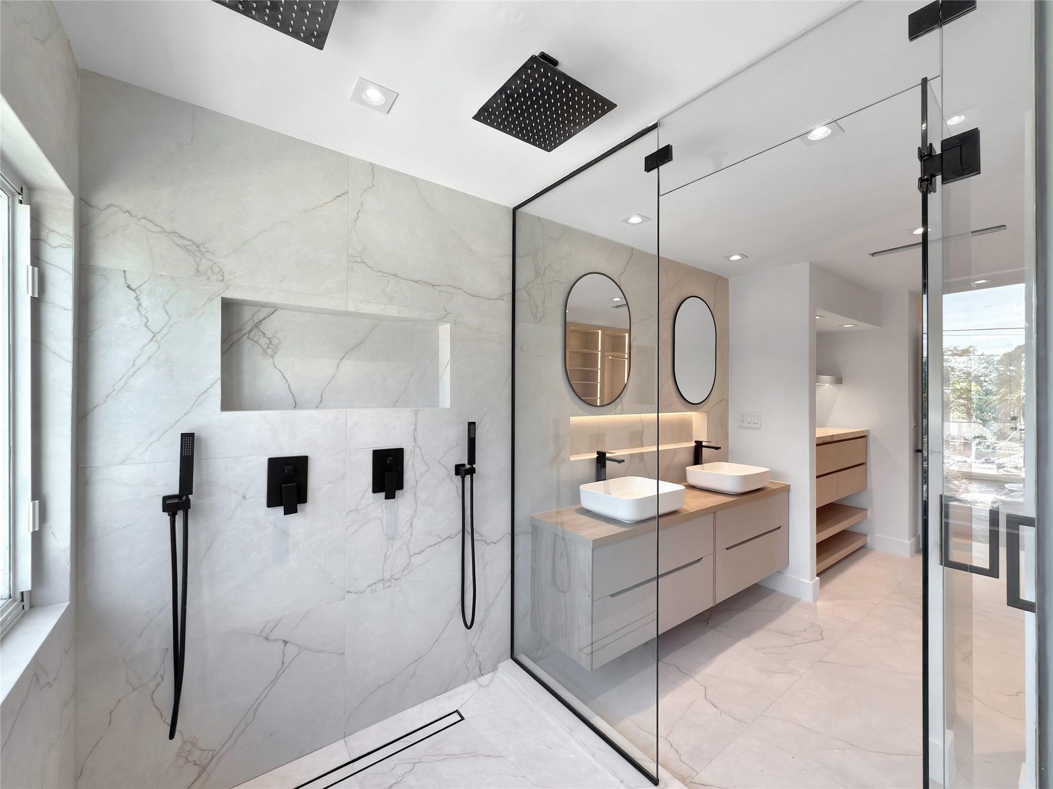 VICTORIA PARK - Residential Lease