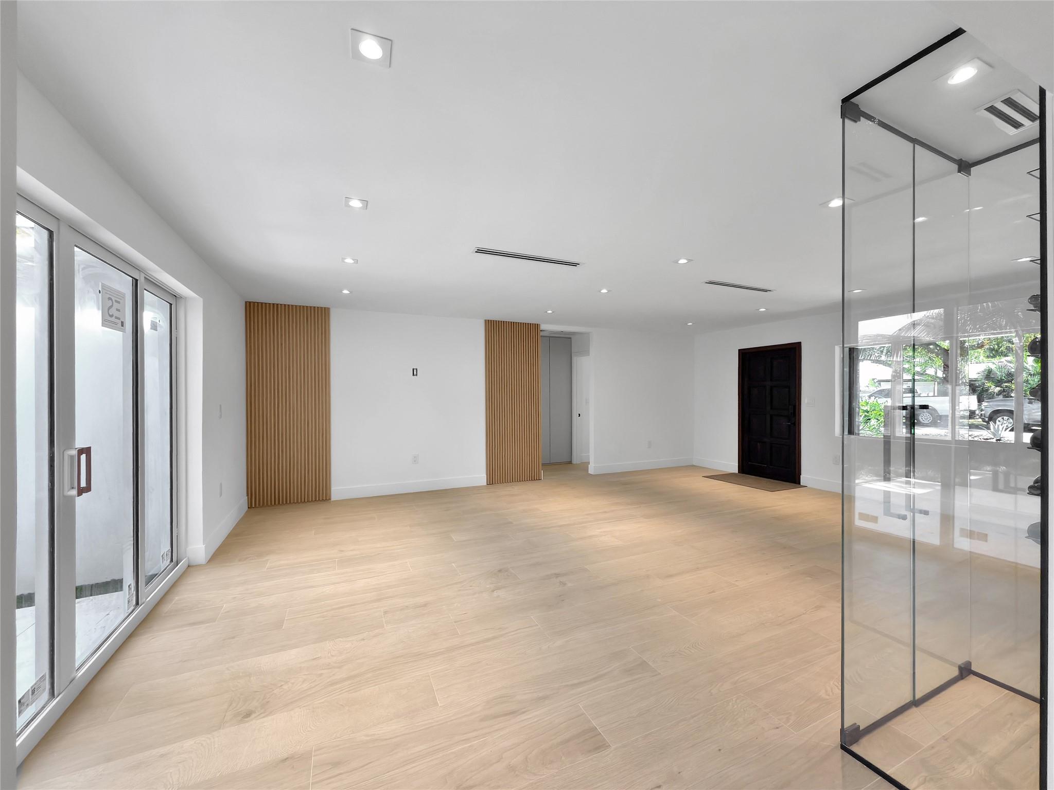 VICTORIA PARK - Residential Lease