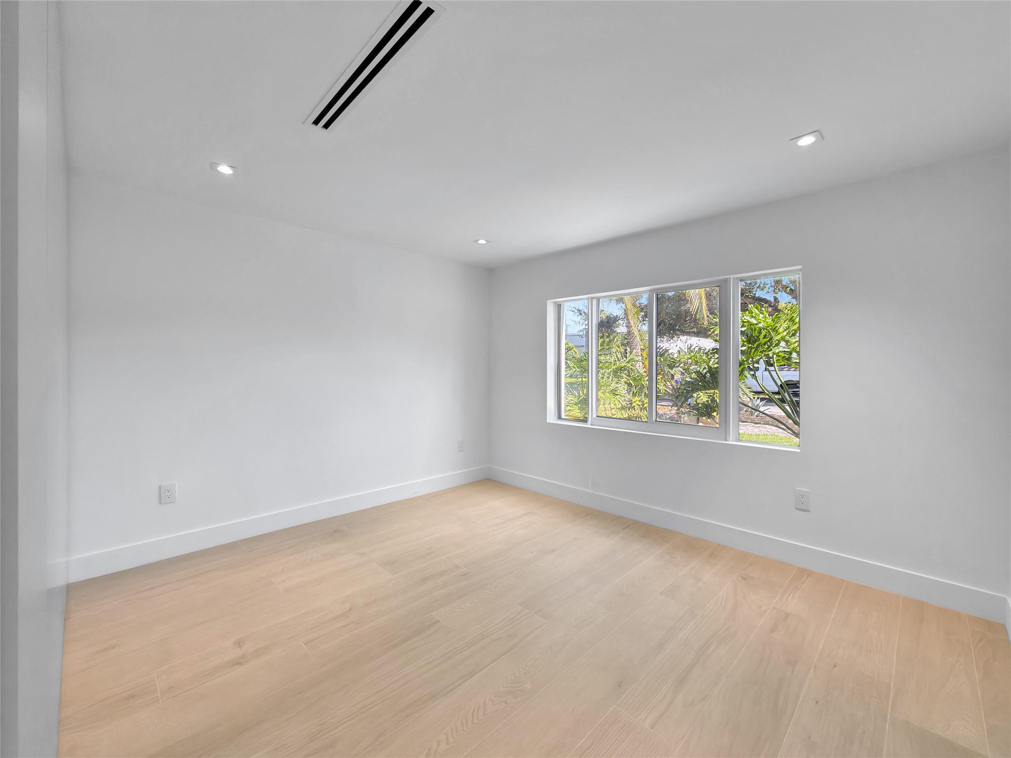 VICTORIA PARK - Residential Lease