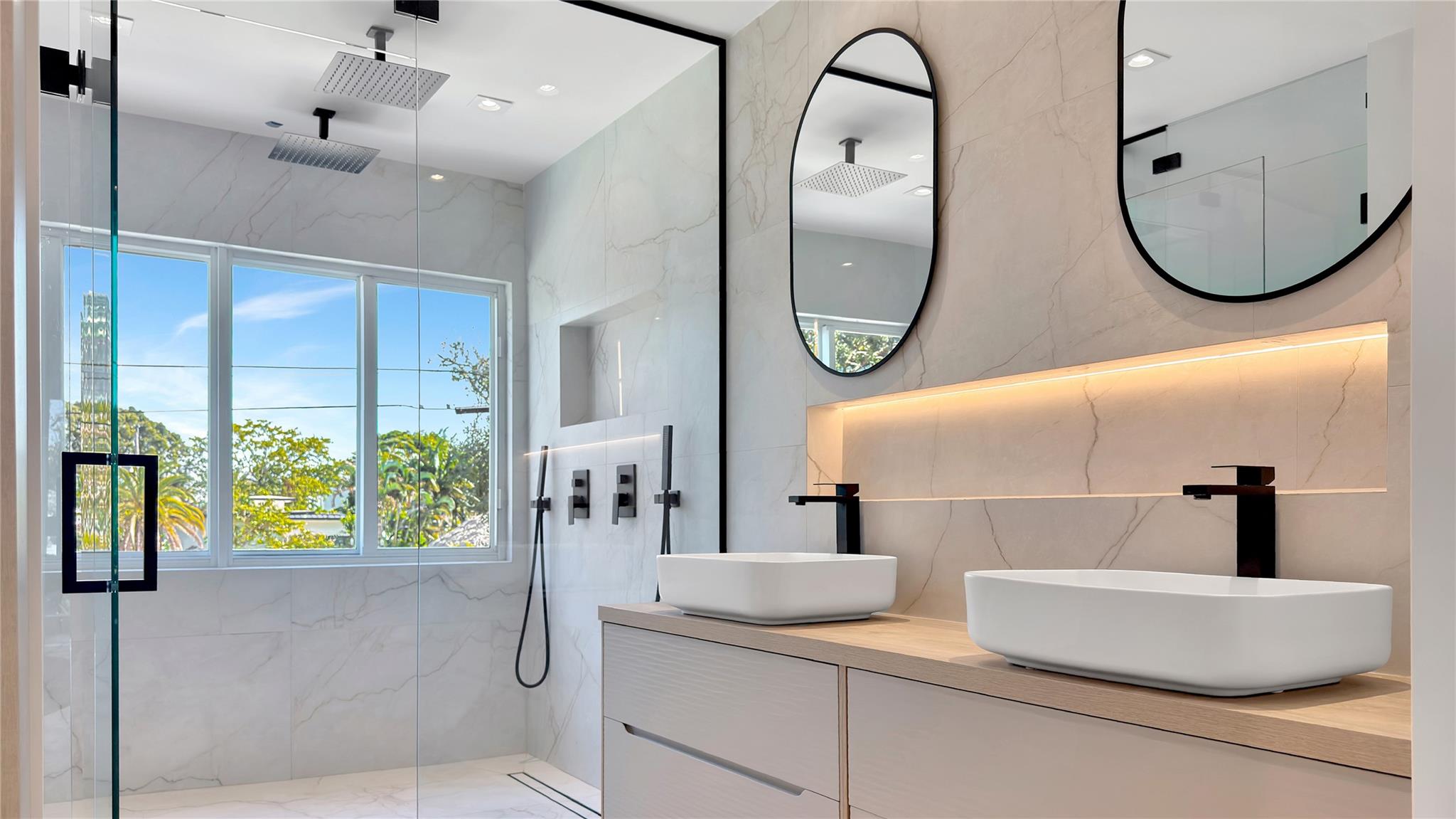 VICTORIA PARK - Residential Lease