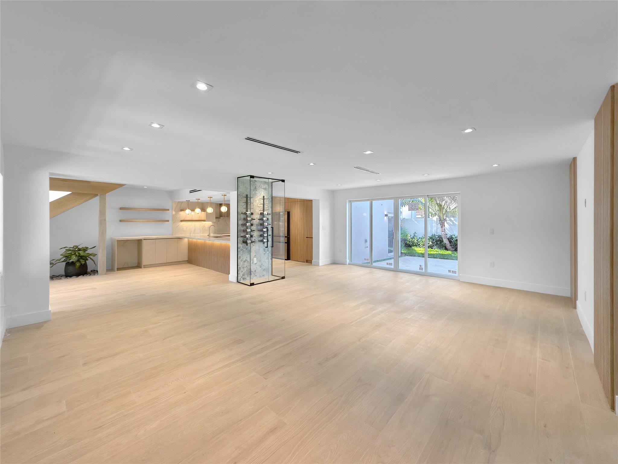 729 NE 17th Ter