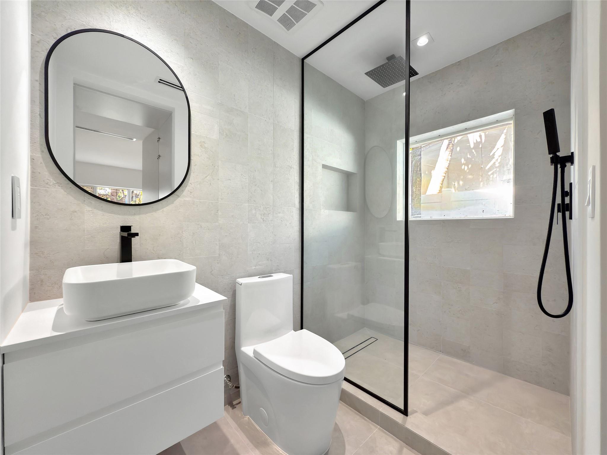 VICTORIA PARK - Residential Lease