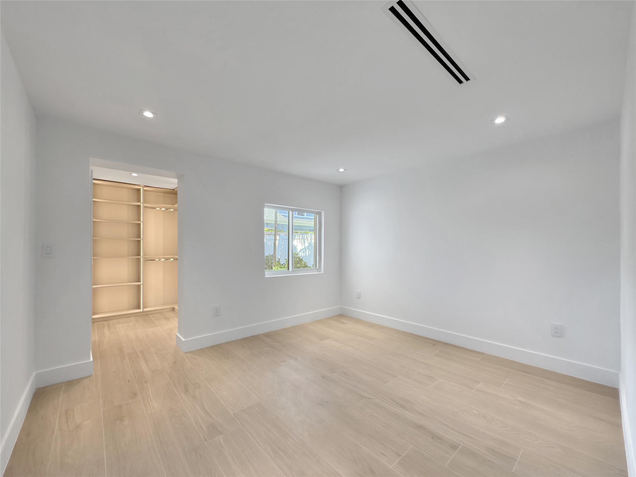 VICTORIA PARK - Residential Lease