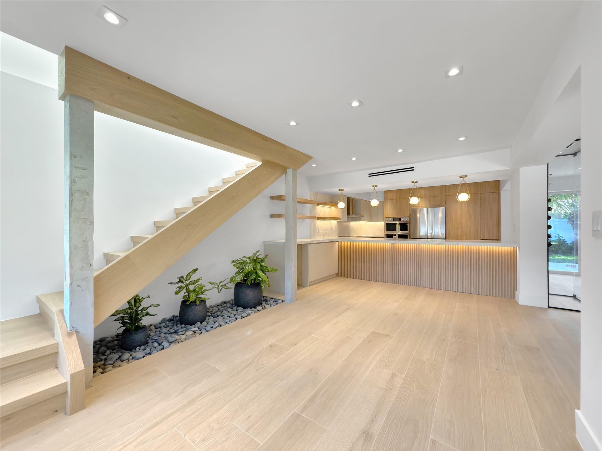 VICTORIA PARK - Residential Lease