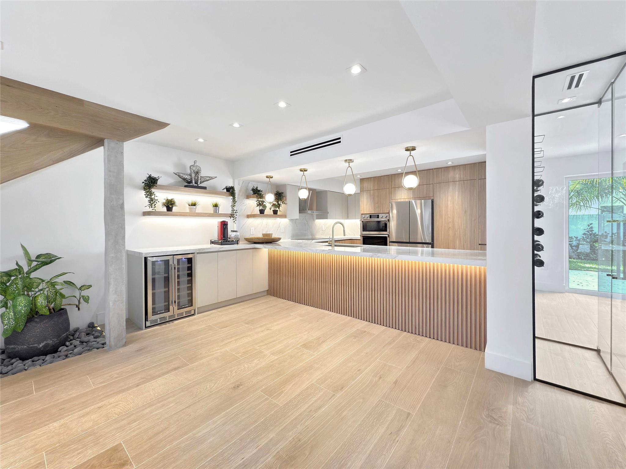 VICTORIA PARK - Residential Lease