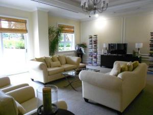 METROPOLITAN CONDO - Residential Lease