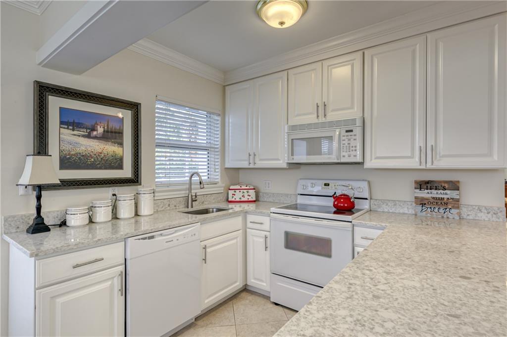 Hillsboro Mile Ocean Apts - Residential