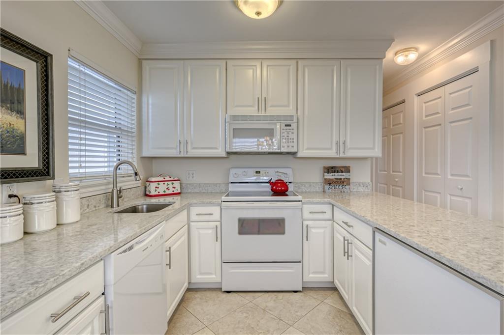 Hillsboro Mile Ocean Apts - Residential