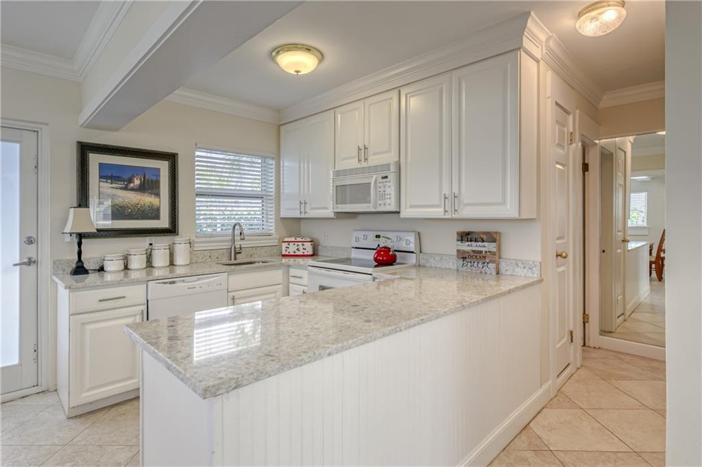 Hillsboro Mile Ocean Apts - Residential
