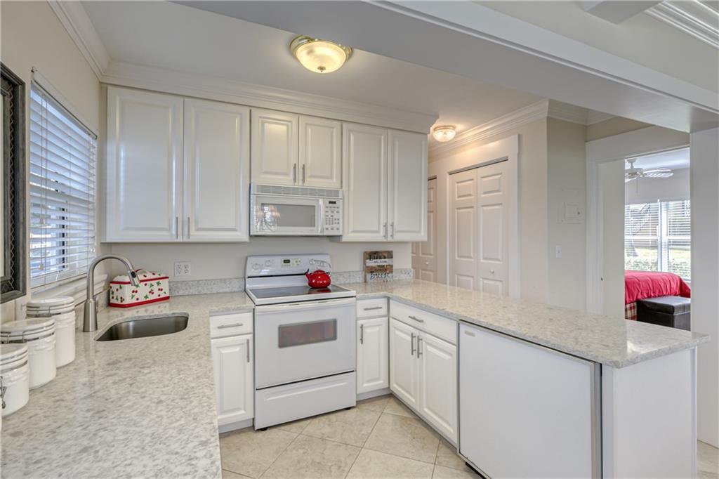 Hillsboro Mile Ocean Apts - Residential