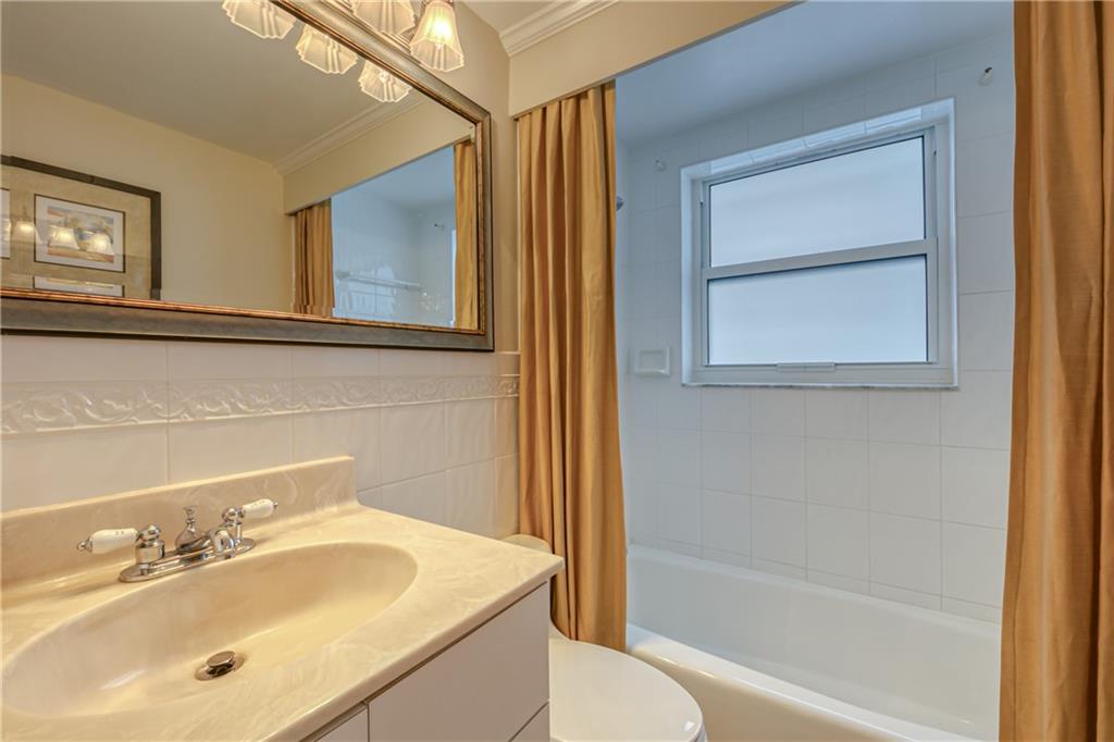 Hillsboro Mile Ocean Apts - Residential
