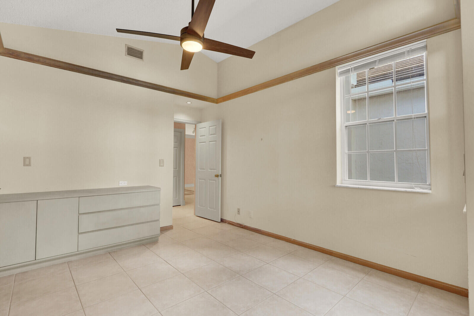EASTPOINTE SUB 13A - Residential Lease