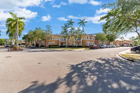 1015 Shoma Drive, Royal Palm Beach, FL MLS: R10978073