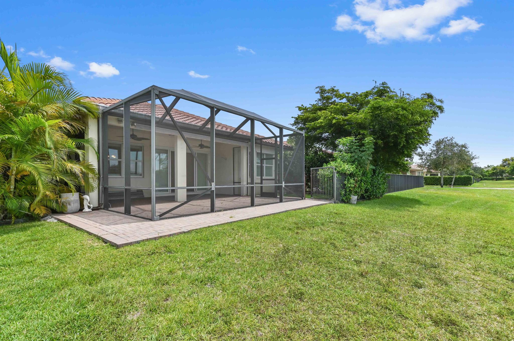 PORTOSOL - Residential Lease