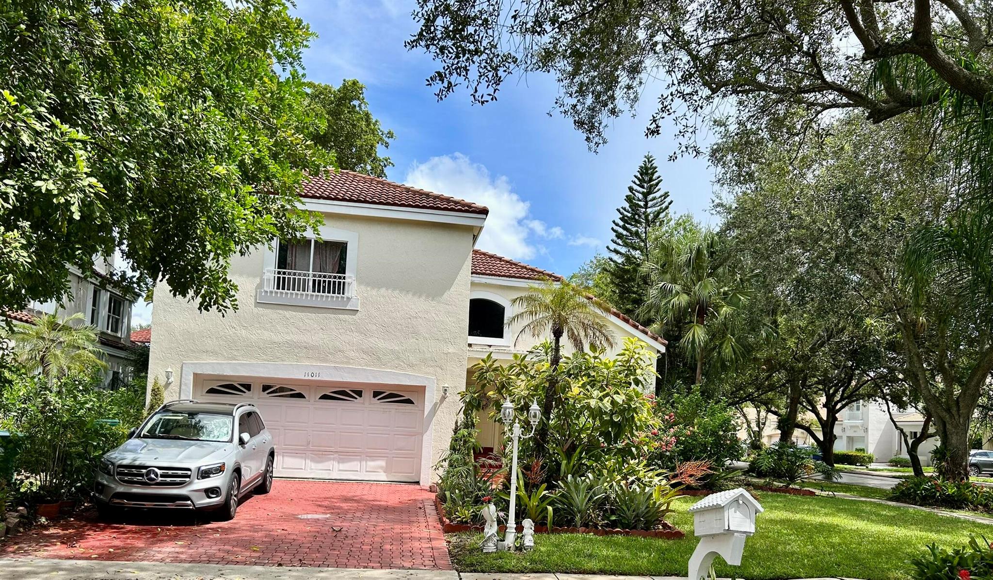 EMBASSY LAKES PHASE II - Residential
