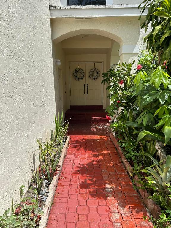 EMBASSY LAKES PHASE II - Residential