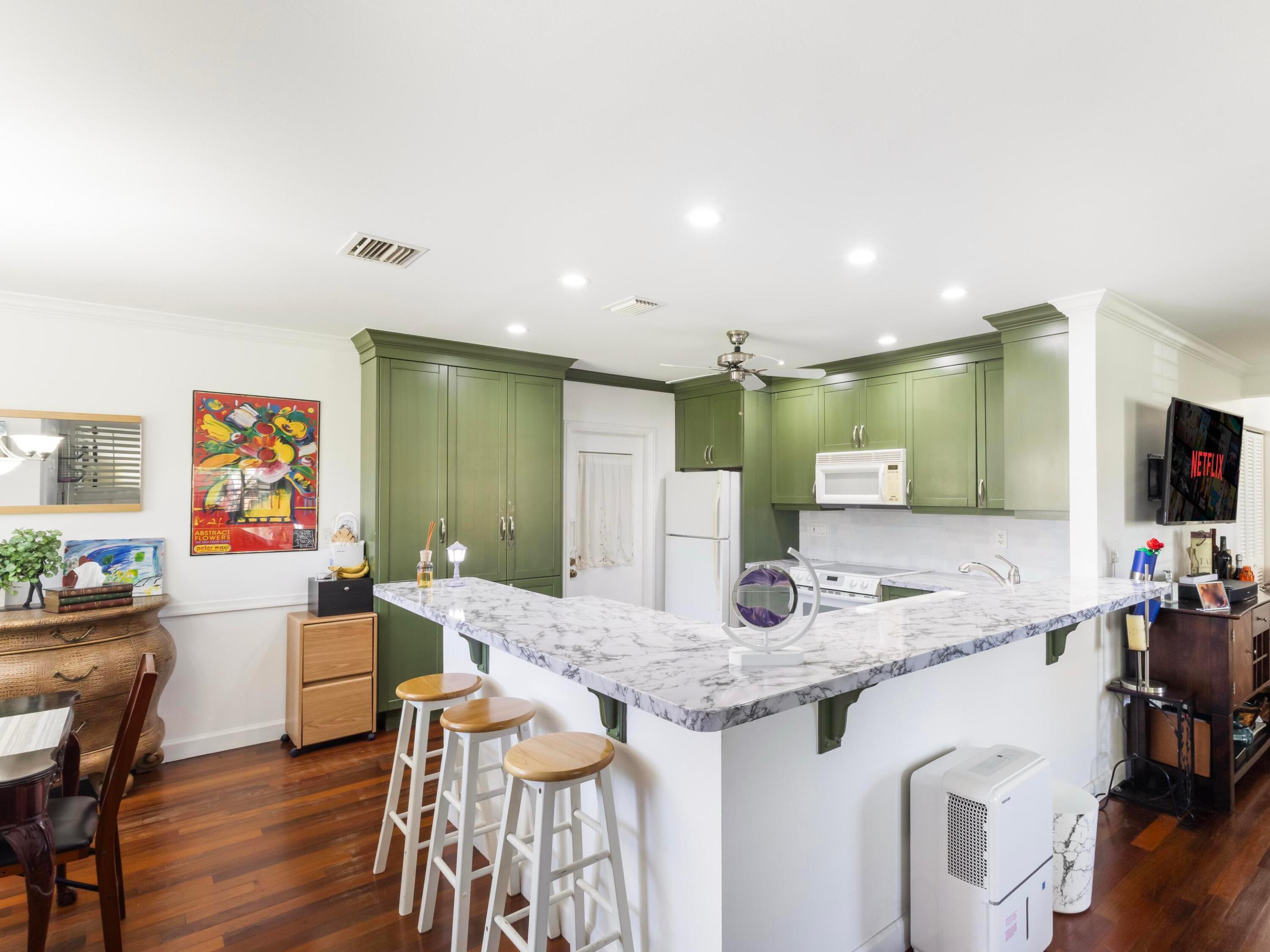 LOS MANGOS PATIO VILLAS AND TOWNHOMES - Residential