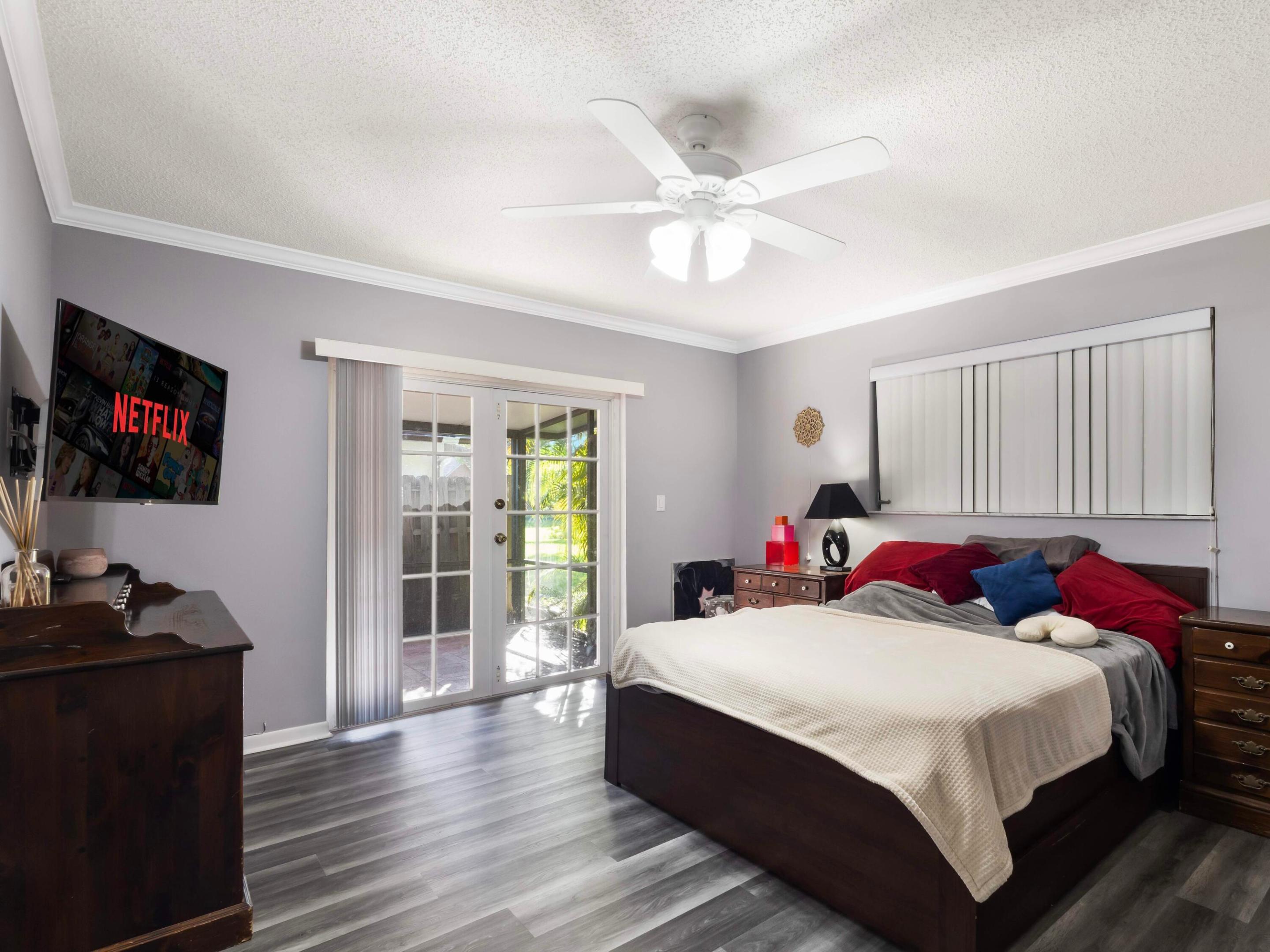 LOS MANGOS PATIO VILLAS AND TOWNHOMES - Residential