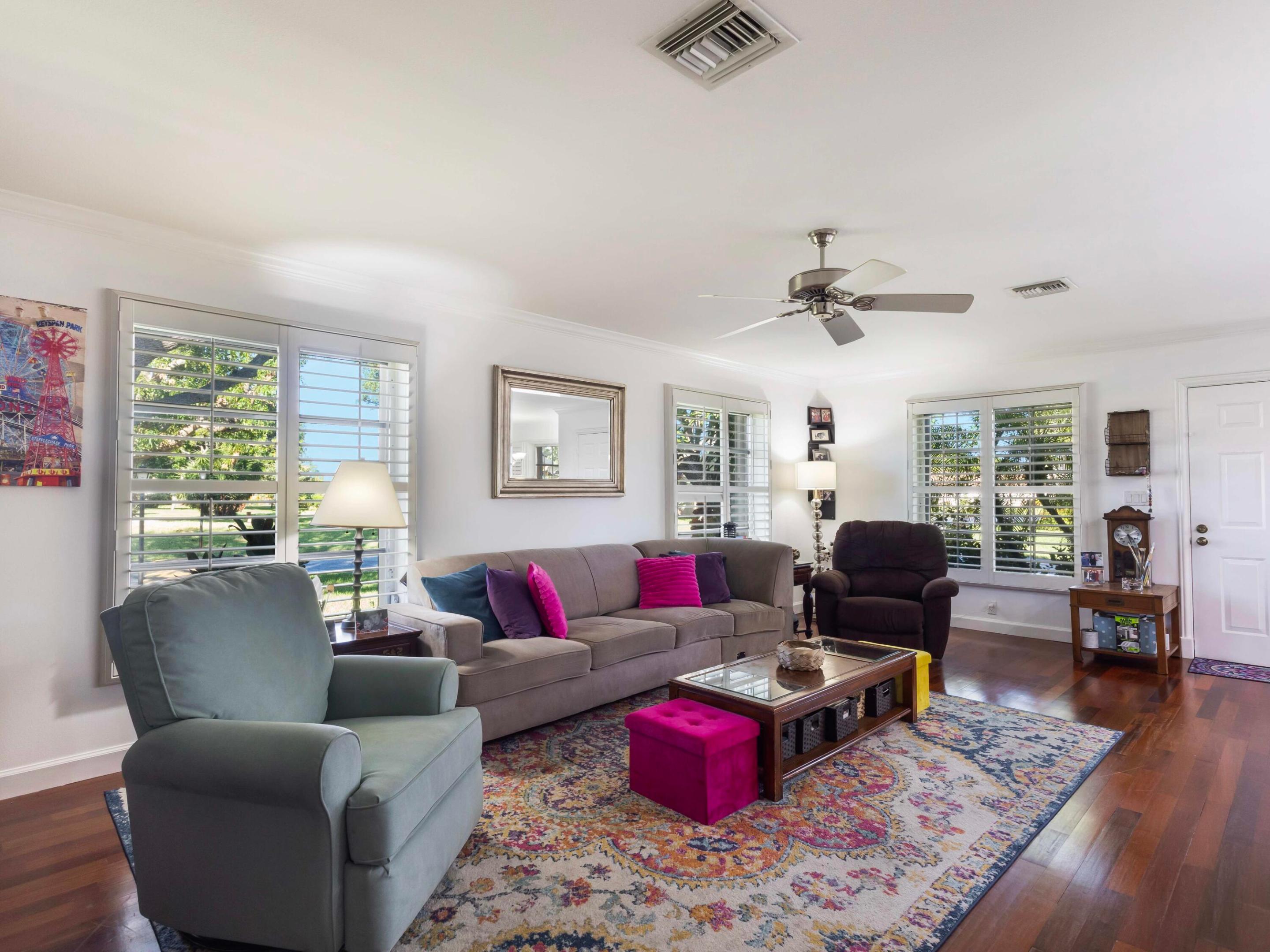 LOS MANGOS PATIO VILLAS AND TOWNHOMES - Residential