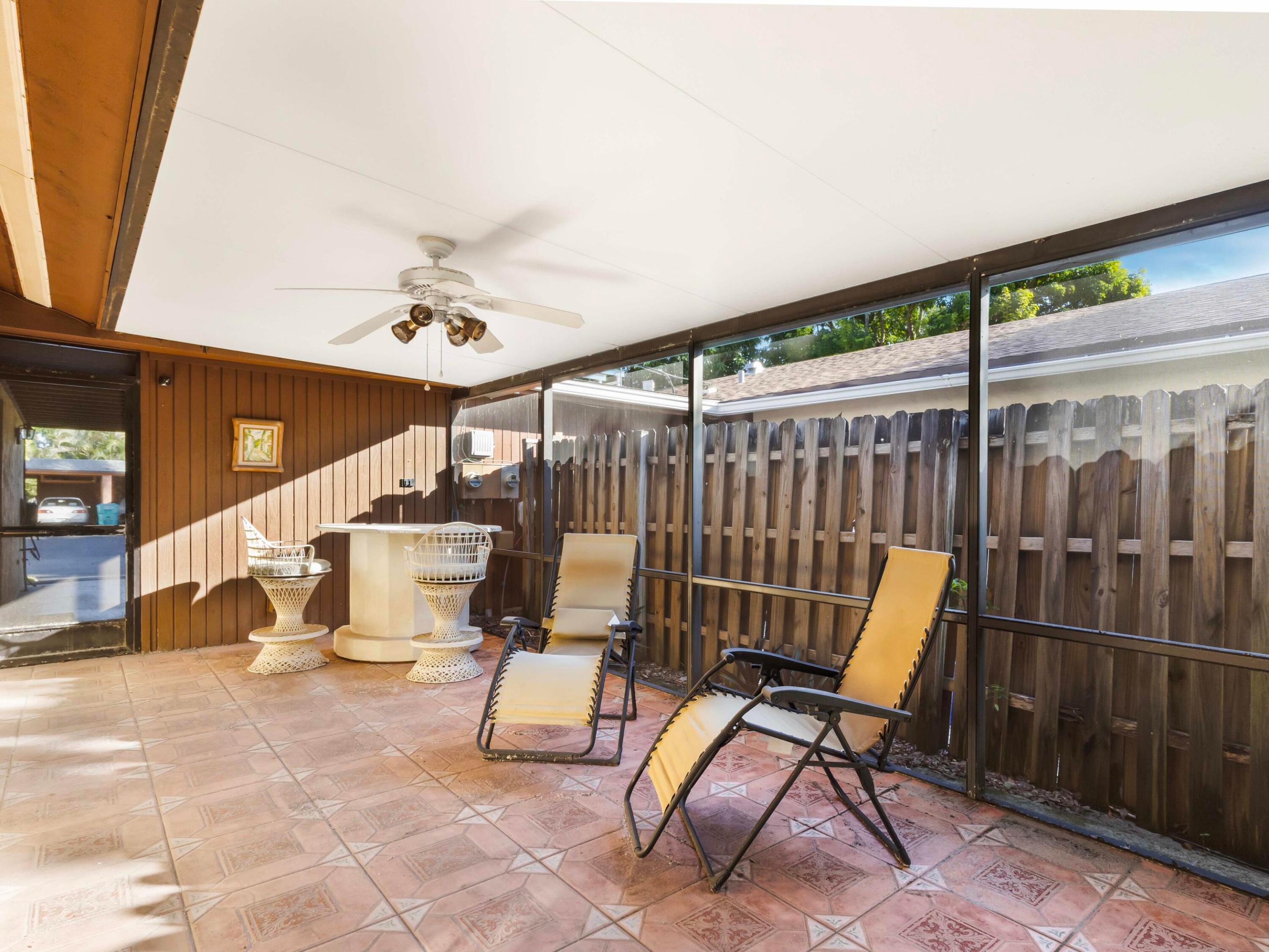 LOS MANGOS PATIO VILLAS AND TOWNHOMES - Residential