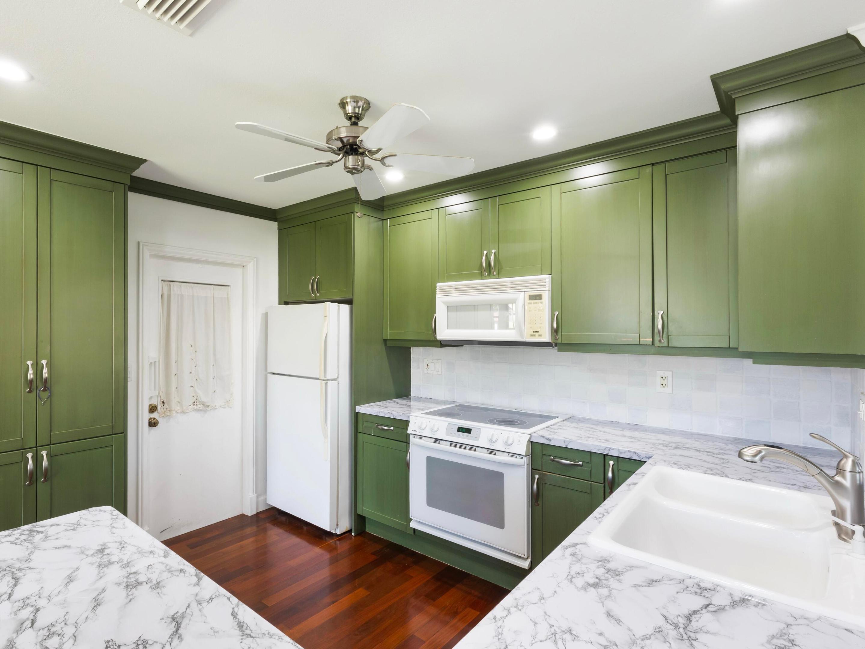 LOS MANGOS PATIO VILLAS AND TOWNHOMES - Residential