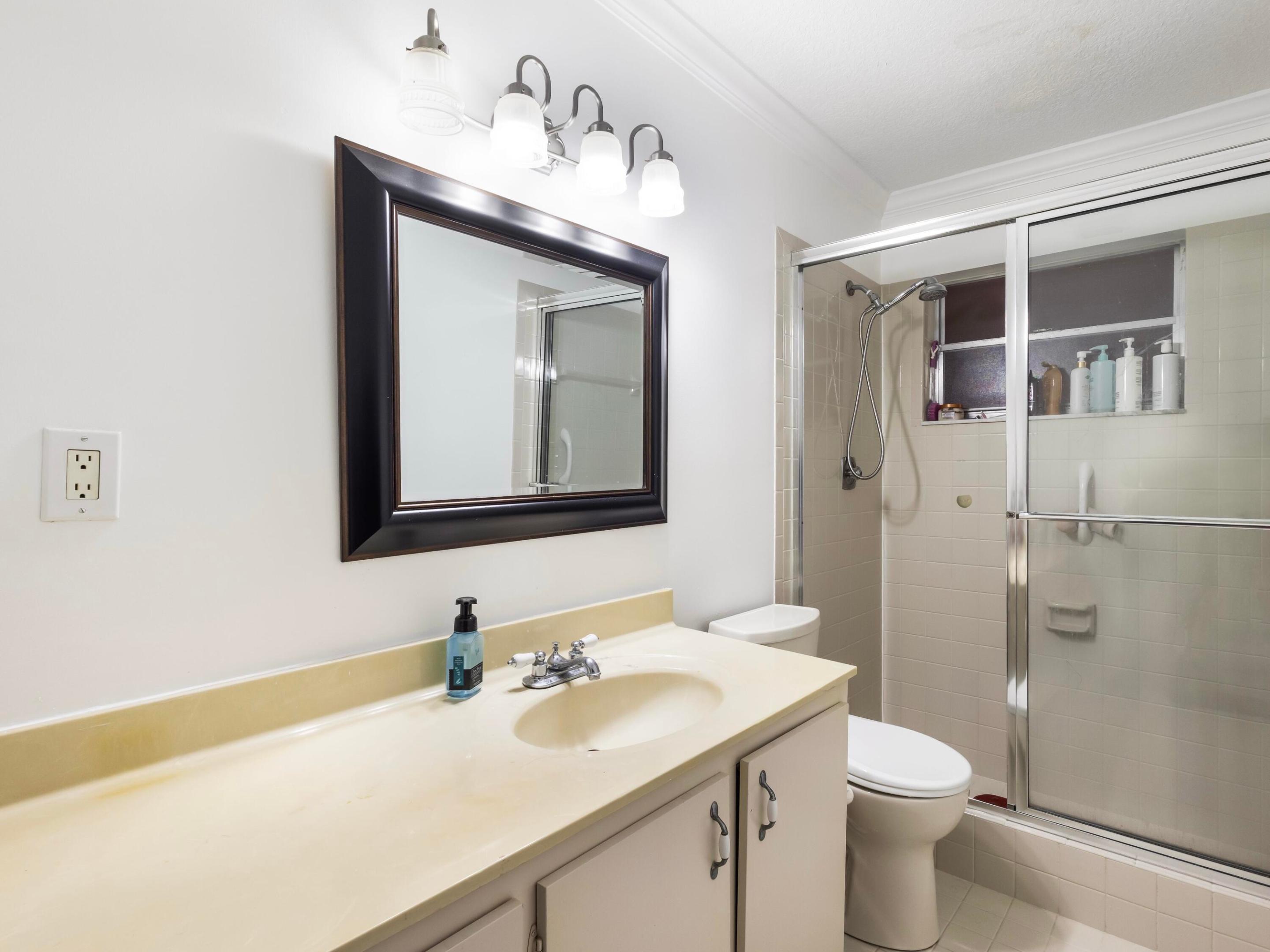 LOS MANGOS PATIO VILLAS AND TOWNHOMES - Residential