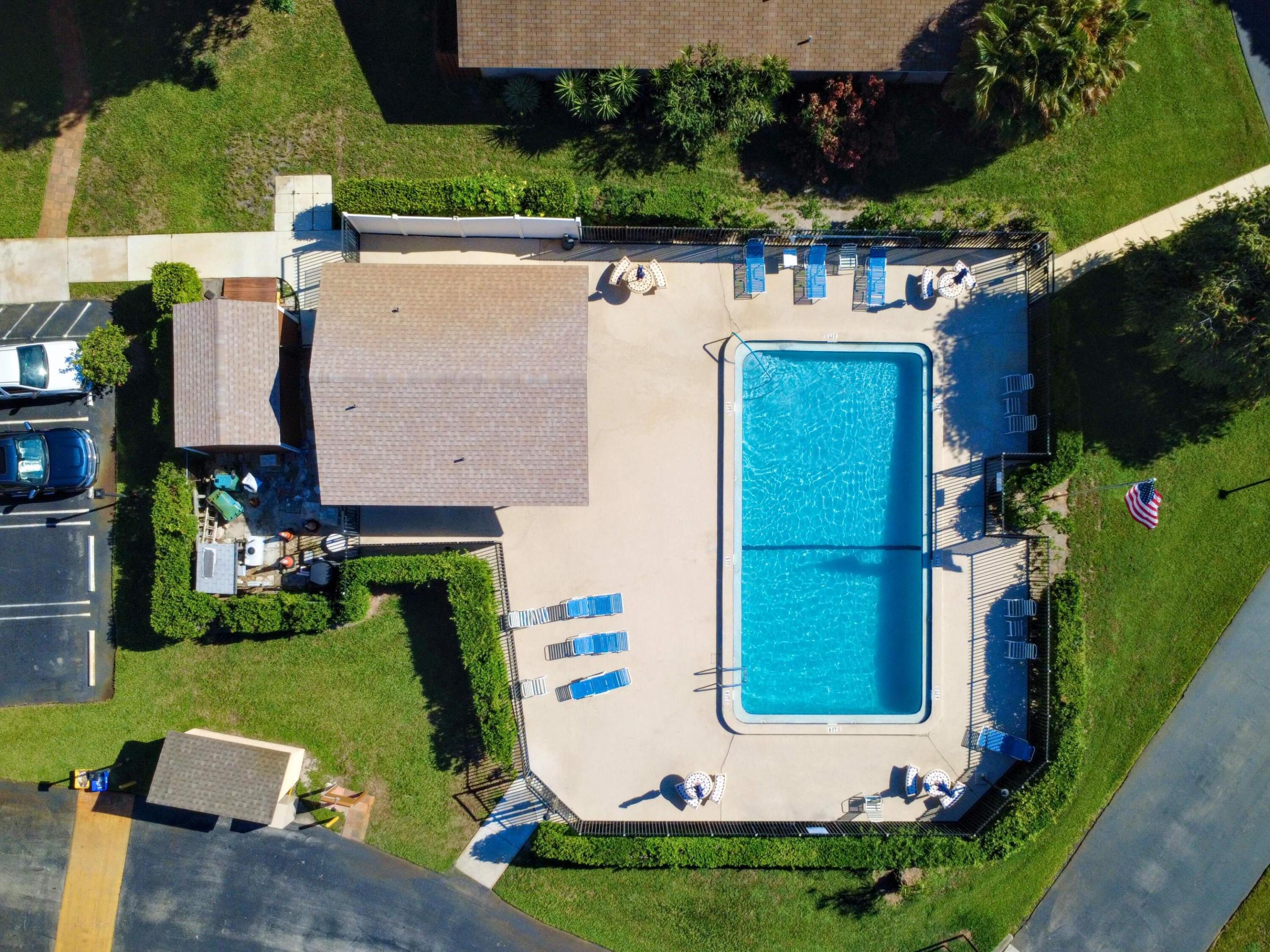 LOS MANGOS PATIO VILLAS AND TOWNHOMES - Residential