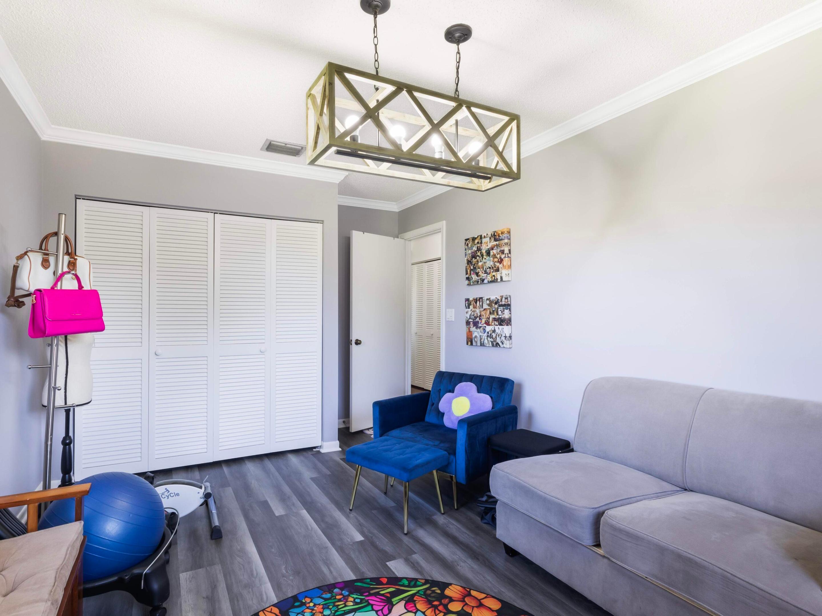 LOS MANGOS PATIO VILLAS AND TOWNHOMES - Residential