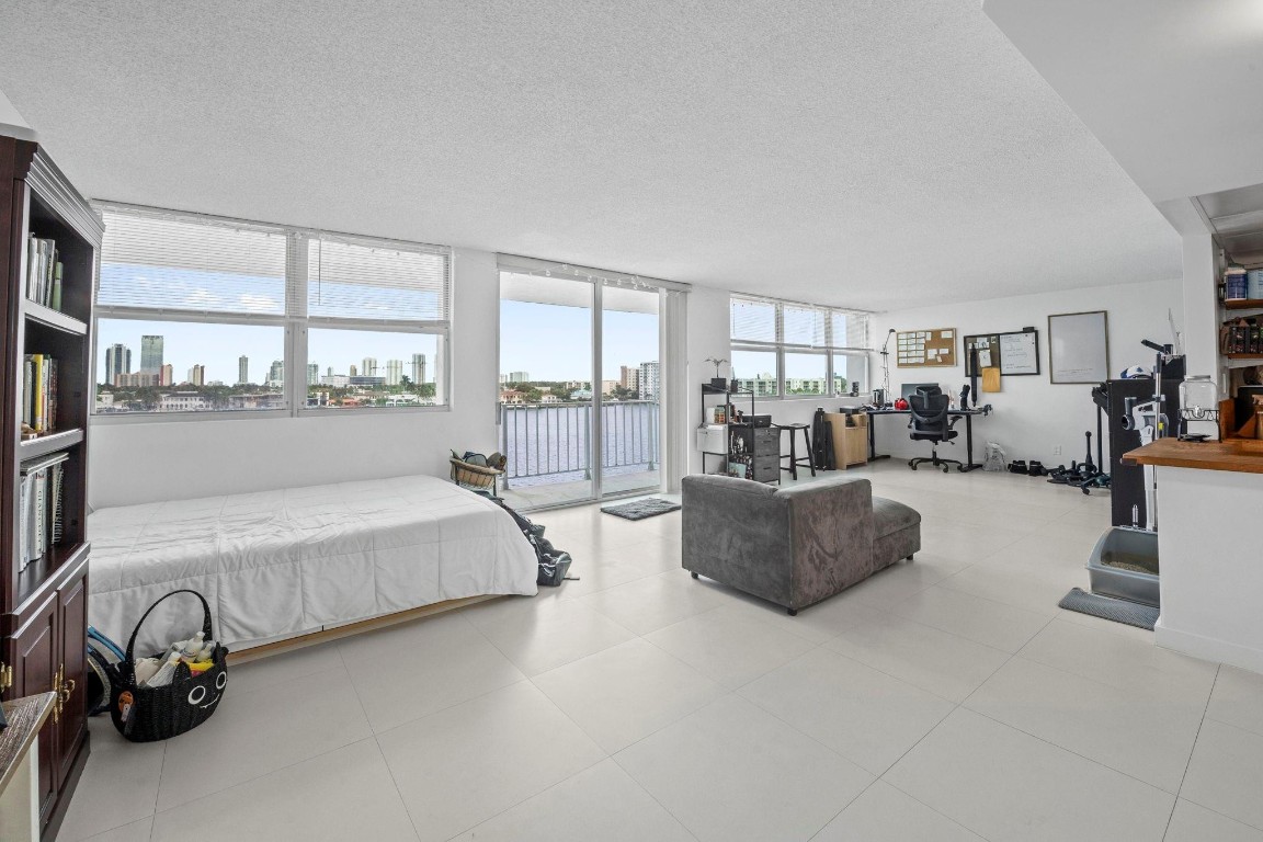 Reed East Condo - Residential