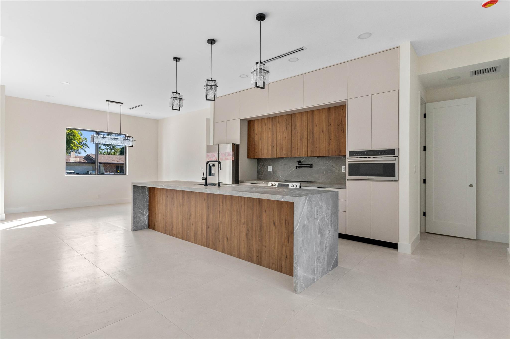 COCONUT CREEK 11TH SEC - Residential