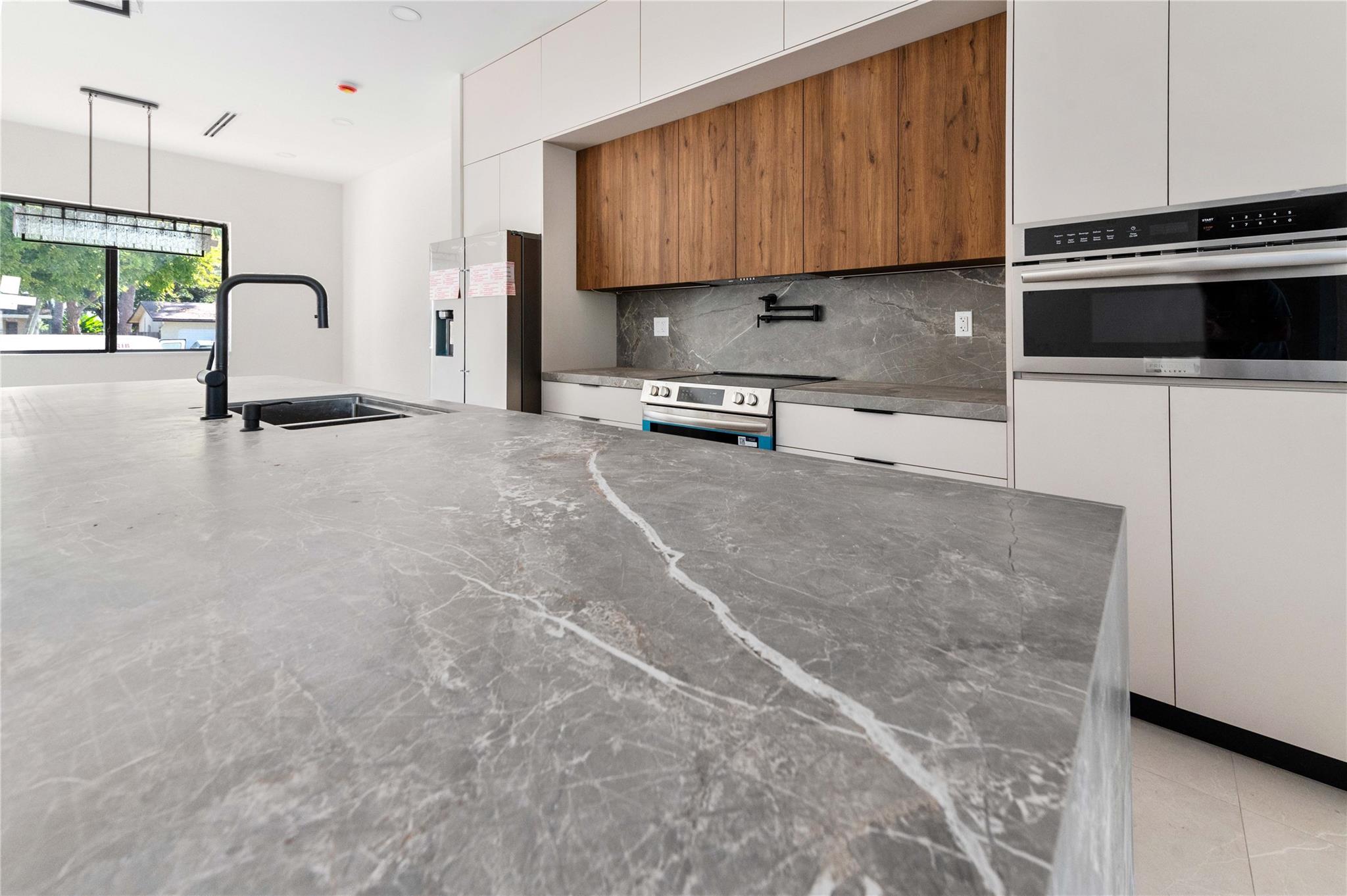 COCONUT CREEK 11TH SEC - Residential