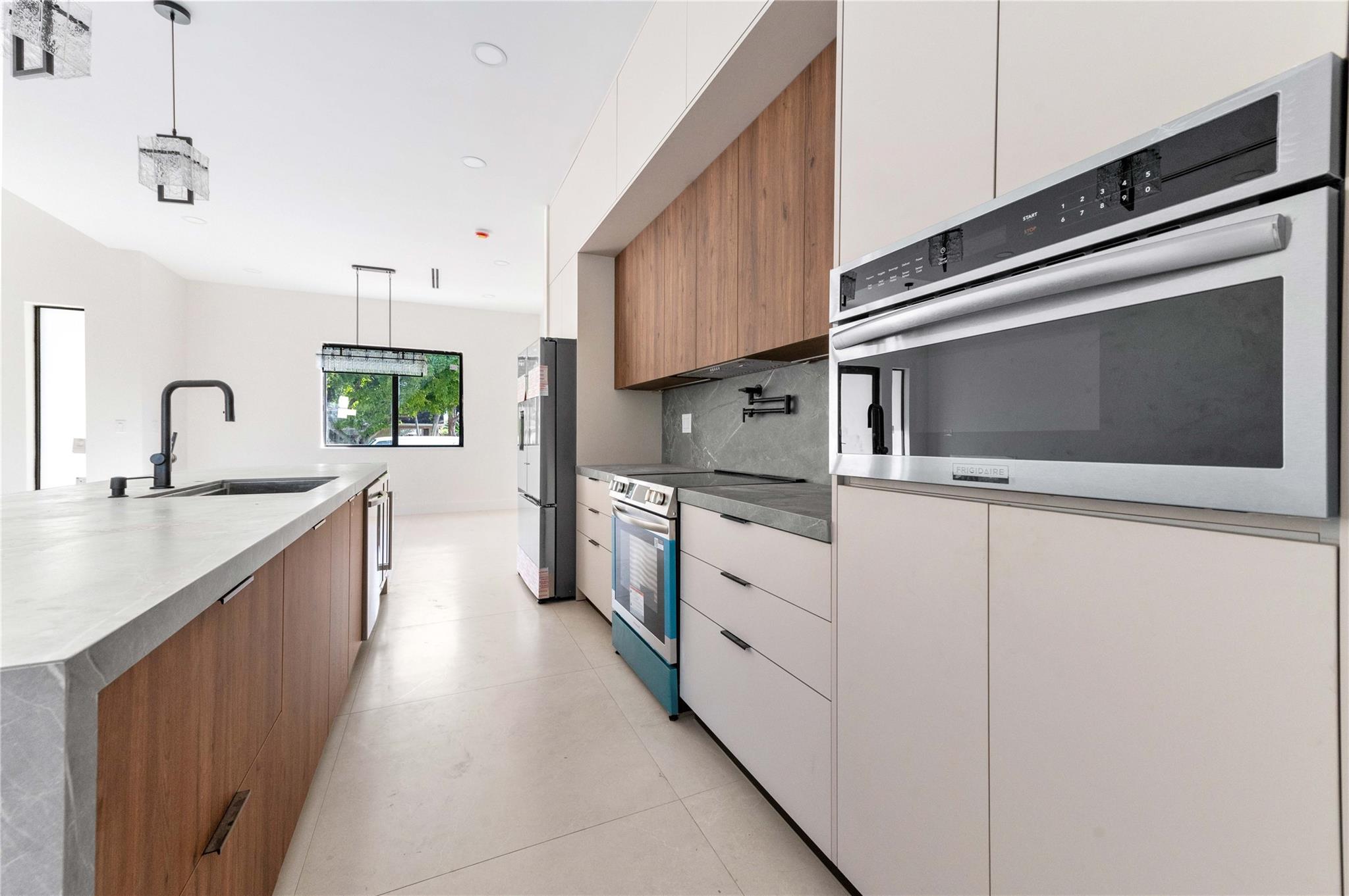 COCONUT CREEK 11TH SEC - Residential