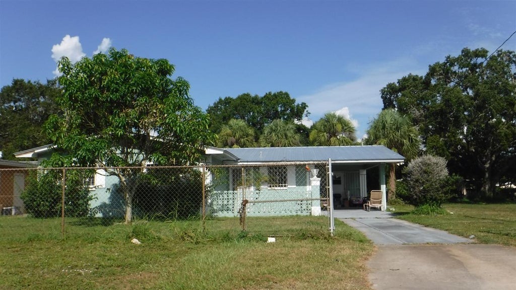 Photo of 303 S 29TH Street, Fort Pierce, FL 34947 (MLS # B26071969)