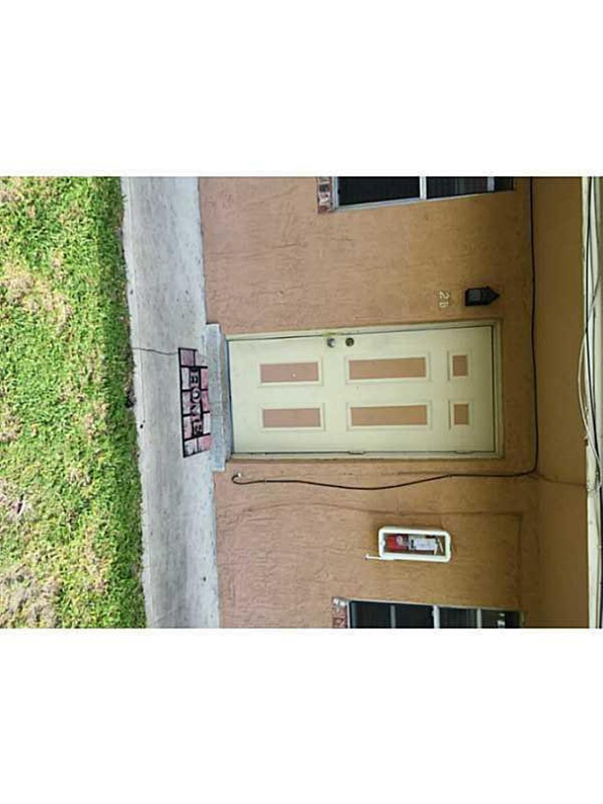 COZY 2 BEDROOM 1 BATH UNIT IN DANIA BEACH. TILE FLOORING IN LIVING AREAS. NICELY UPDATED BATHROOM. LOCATED NEAR HIGHWAYS AND FORT LAUDERDALE AIRPORT. READY FOR IMMEDIATE OCCUPANCY. GOOD AREA FOR PARKING.