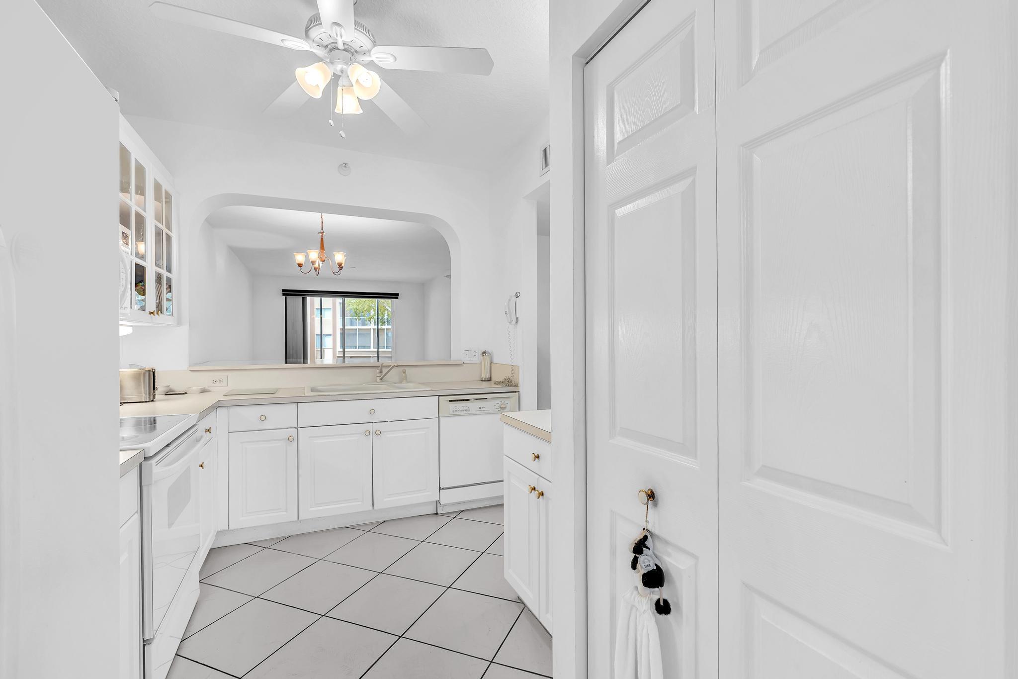 SOUTHAMPTON CONDOMINIUM - Residential