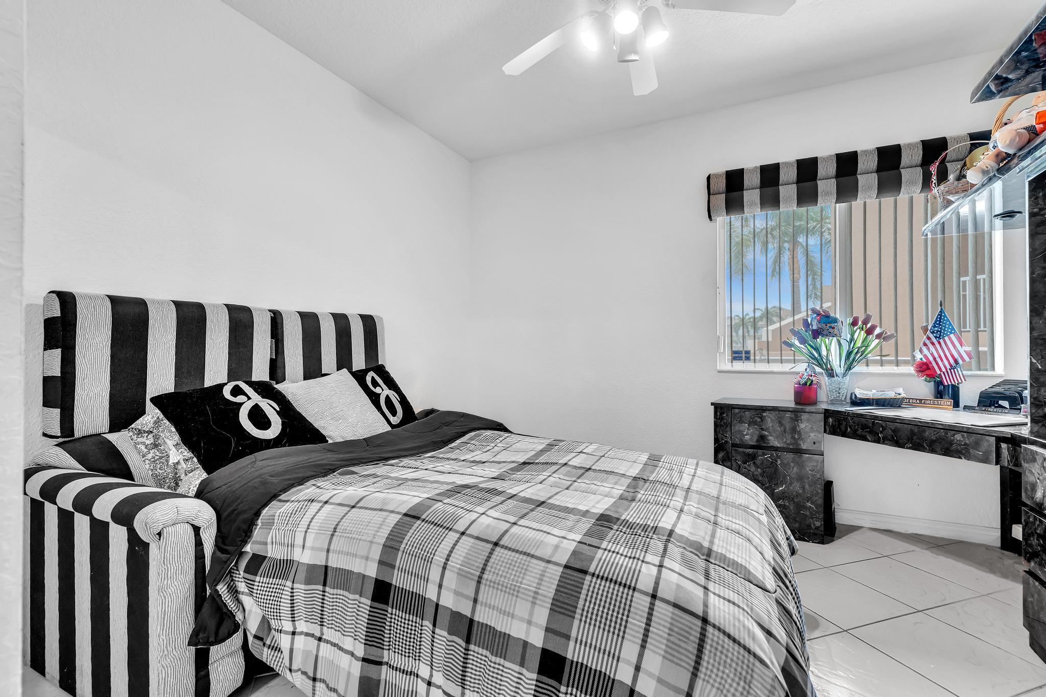 SOUTHAMPTON CONDOMINIUM - Residential