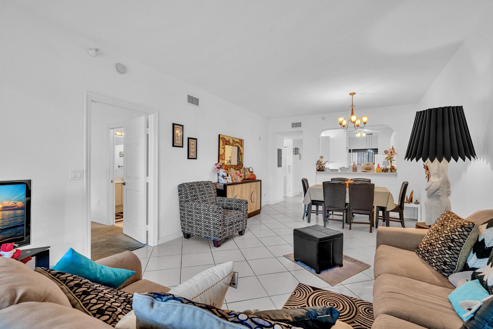 SOUTHAMPTON CONDOMINIUM - Residential