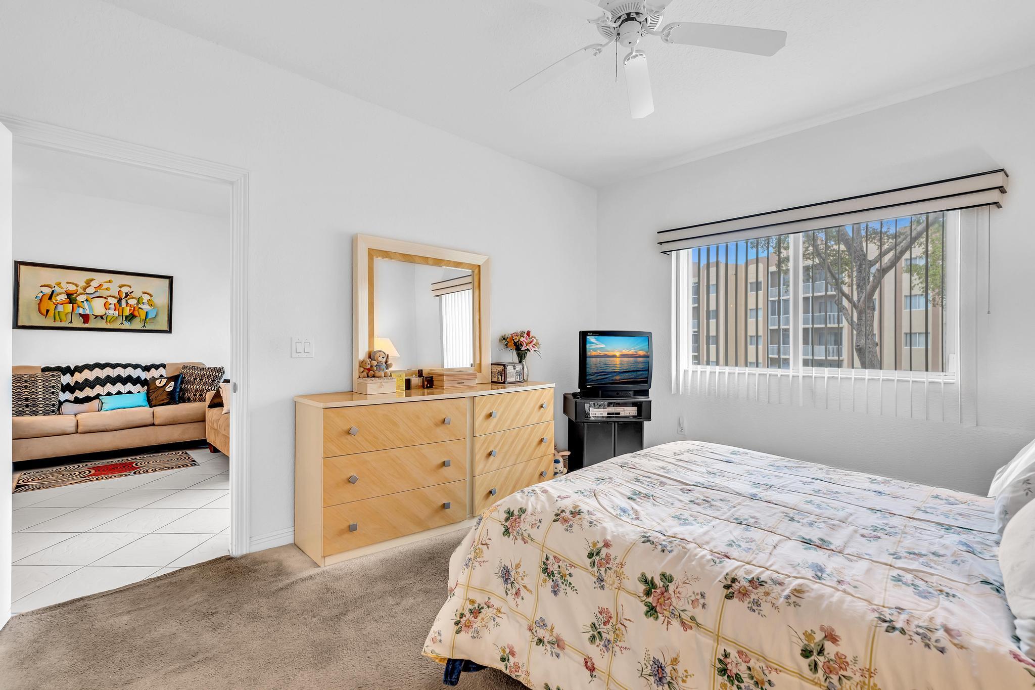 SOUTHAMPTON CONDOMINIUM - Residential