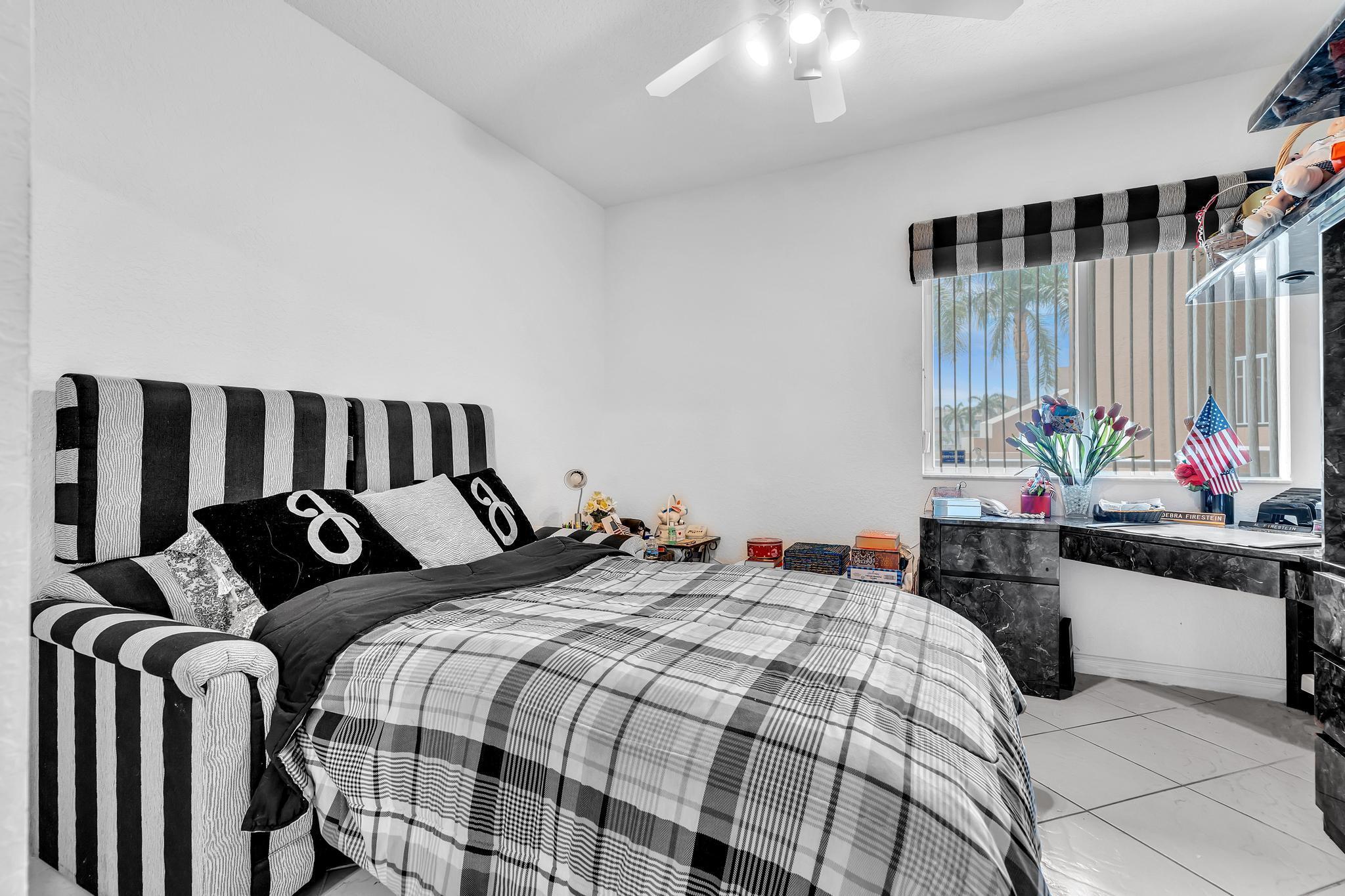 SOUTHAMPTON CONDOMINIUM - Residential