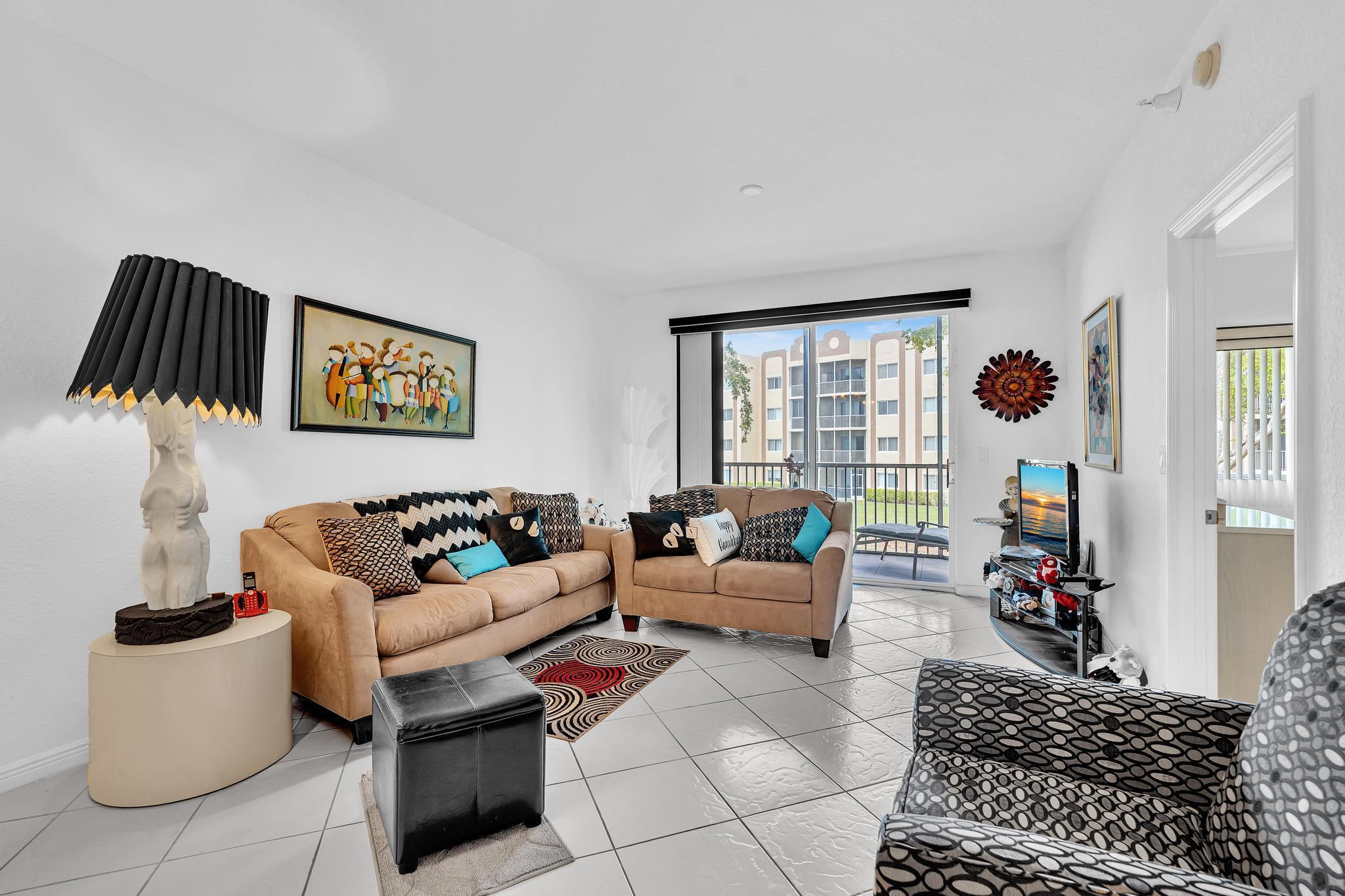 SOUTHAMPTON CONDOMINIUM - Residential