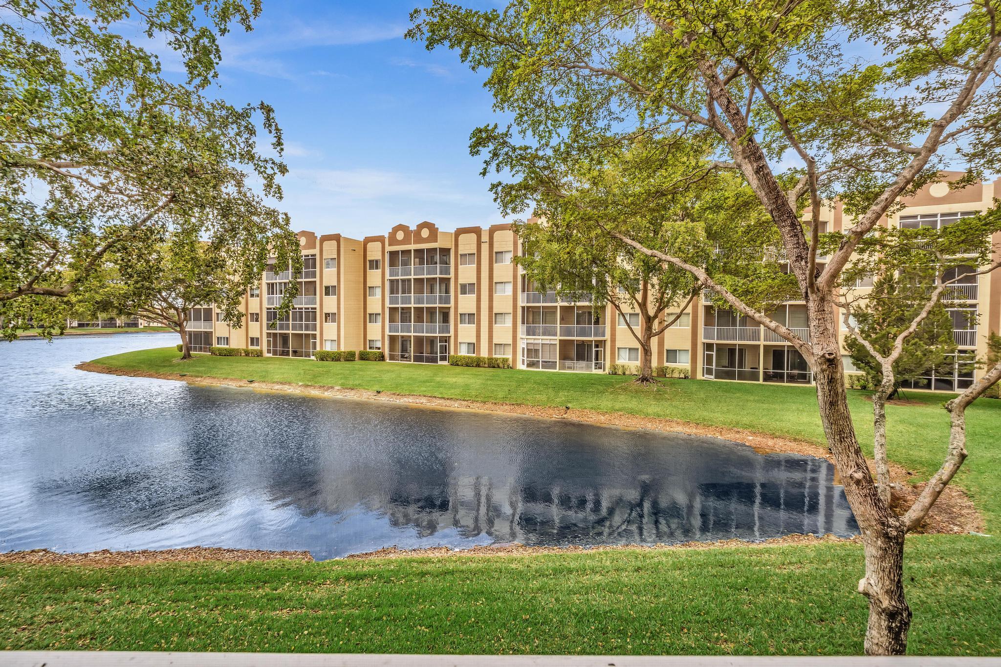 SOUTHAMPTON CONDOMINIUM - Residential