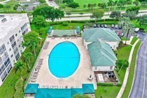 SOUTHAMPTON CONDOMINIUM - Residential