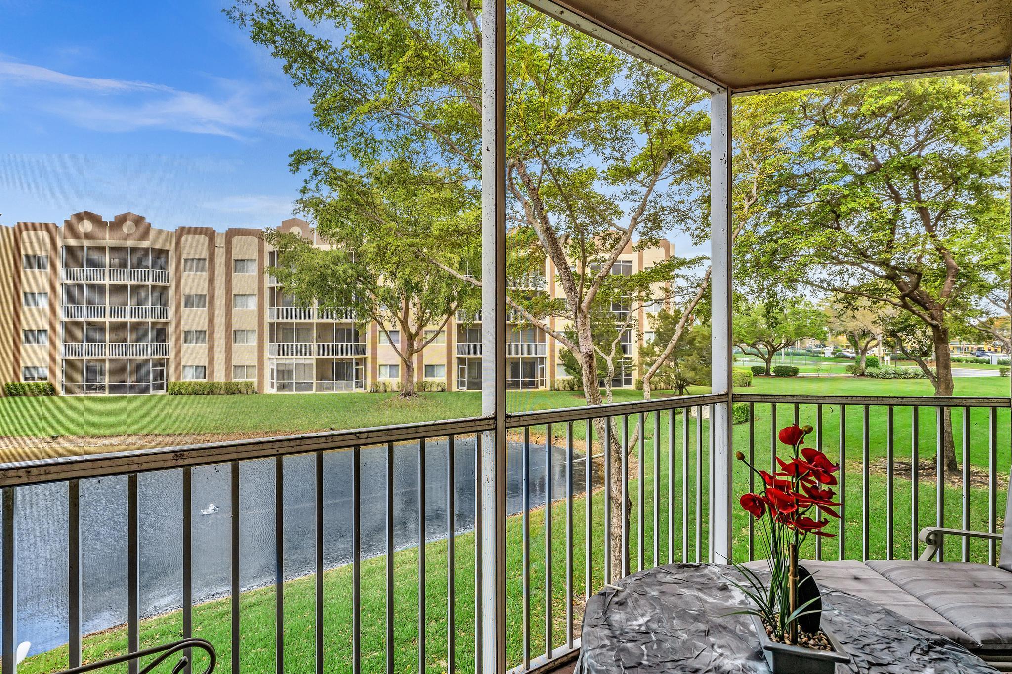 SOUTHAMPTON CONDOMINIUM - Residential