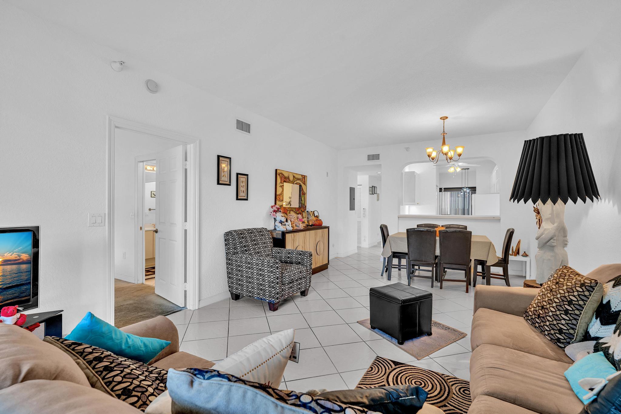 SOUTHAMPTON CONDOMINIUM - Residential