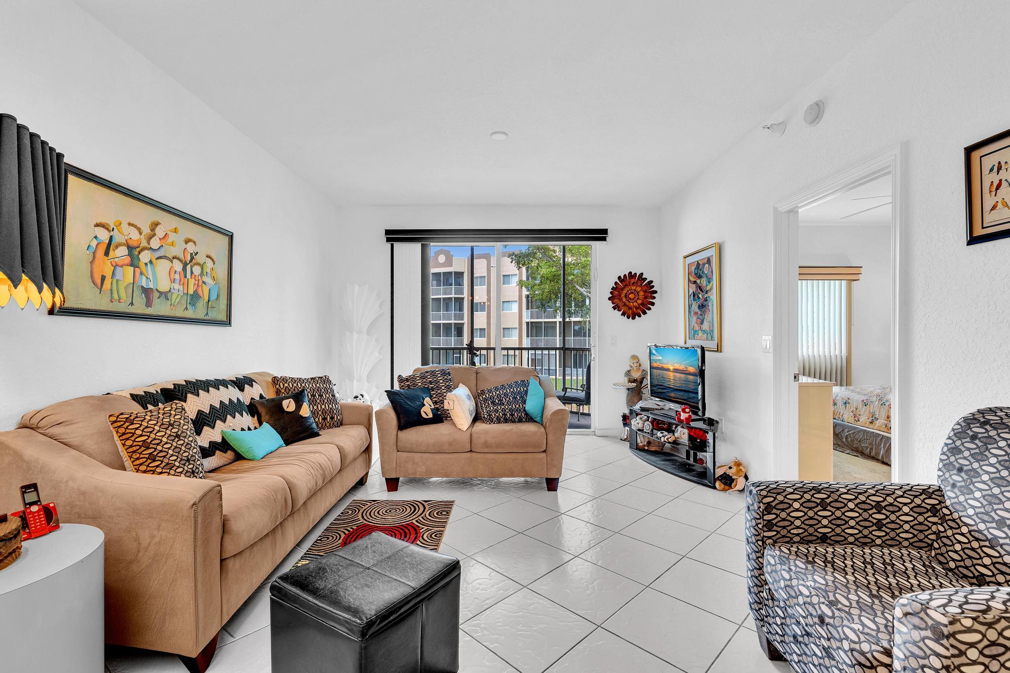 SOUTHAMPTON CONDOMINIUM - Residential