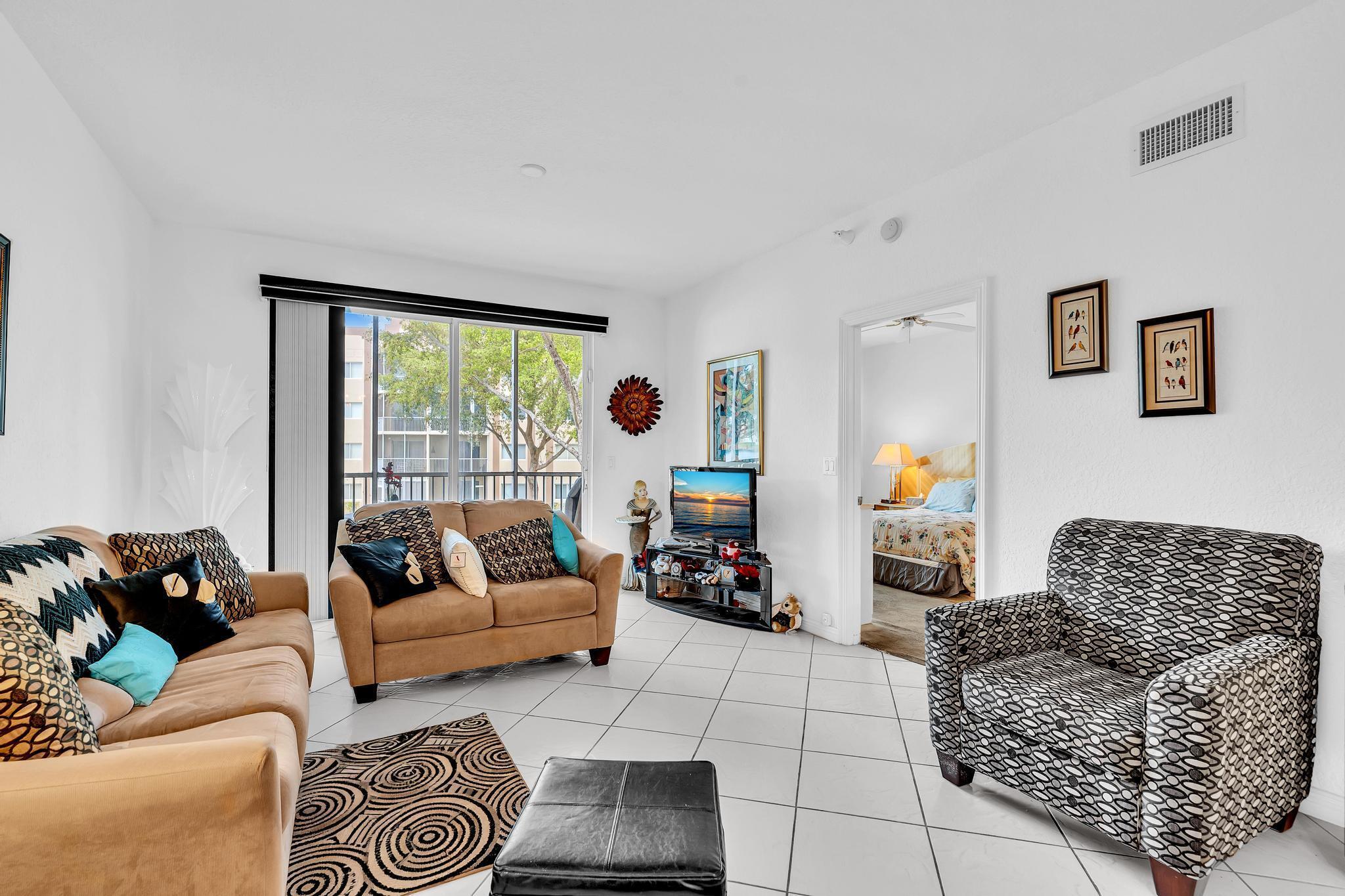 SOUTHAMPTON CONDOMINIUM - Residential