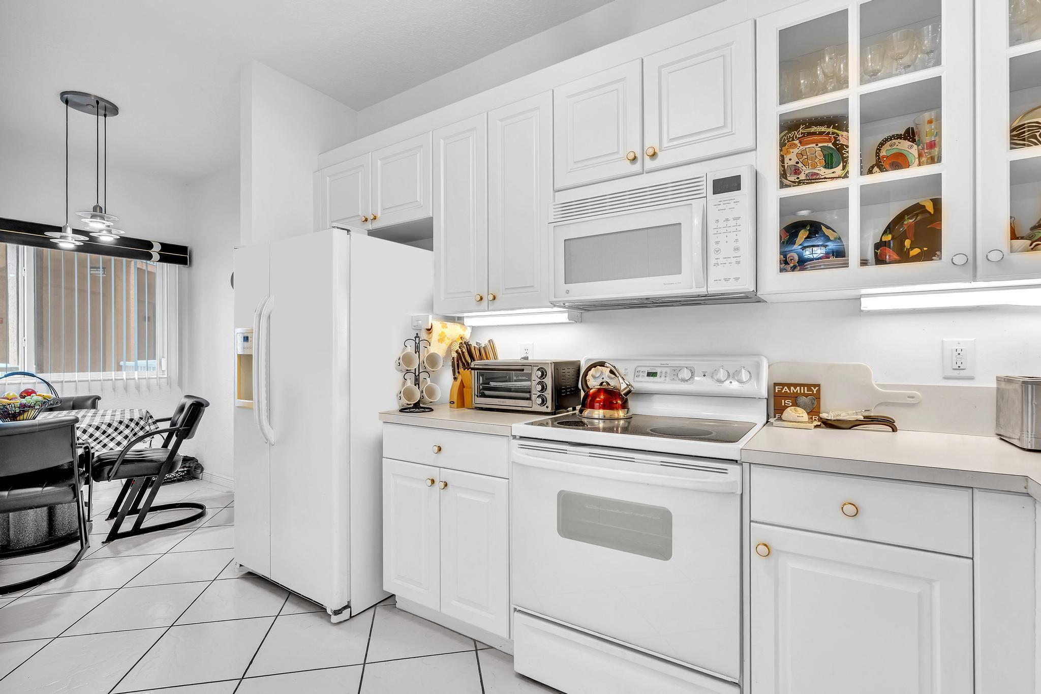 SOUTHAMPTON CONDOMINIUM - Residential