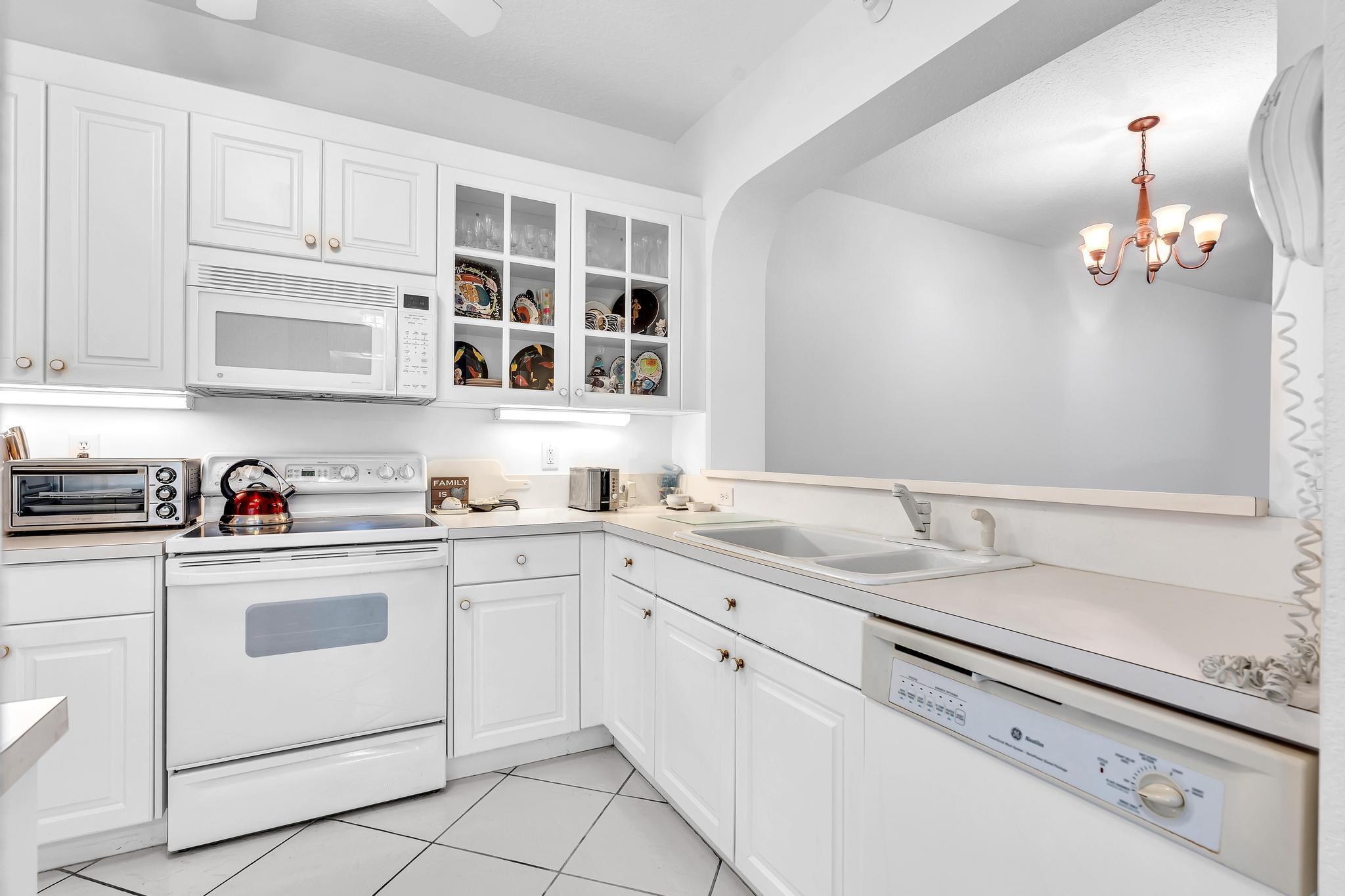 SOUTHAMPTON CONDOMINIUM - Residential