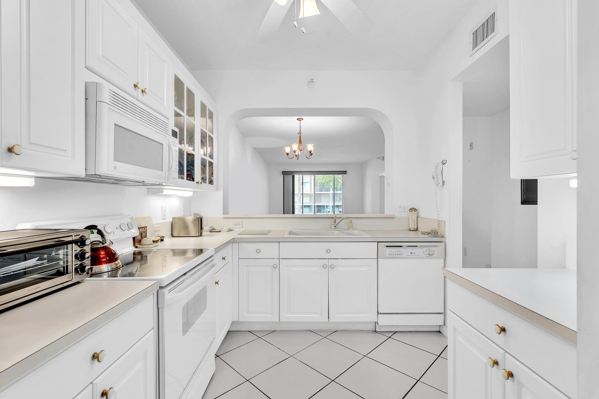 SOUTHAMPTON CONDOMINIUM - Residential